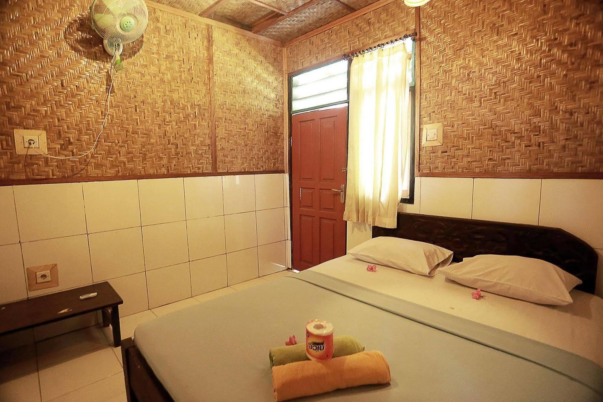 Dua Nina Homestay Gili Trawangan Exterior foto