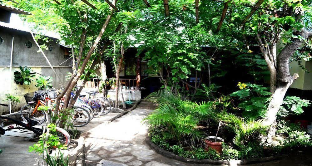 Dua Nina Homestay Gili Trawangan Exterior foto